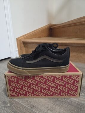 Vans Old Skool Low Top Sneakers - Black with Gum Sole